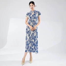 连衣裙;女式T恤;时尚休闲套装