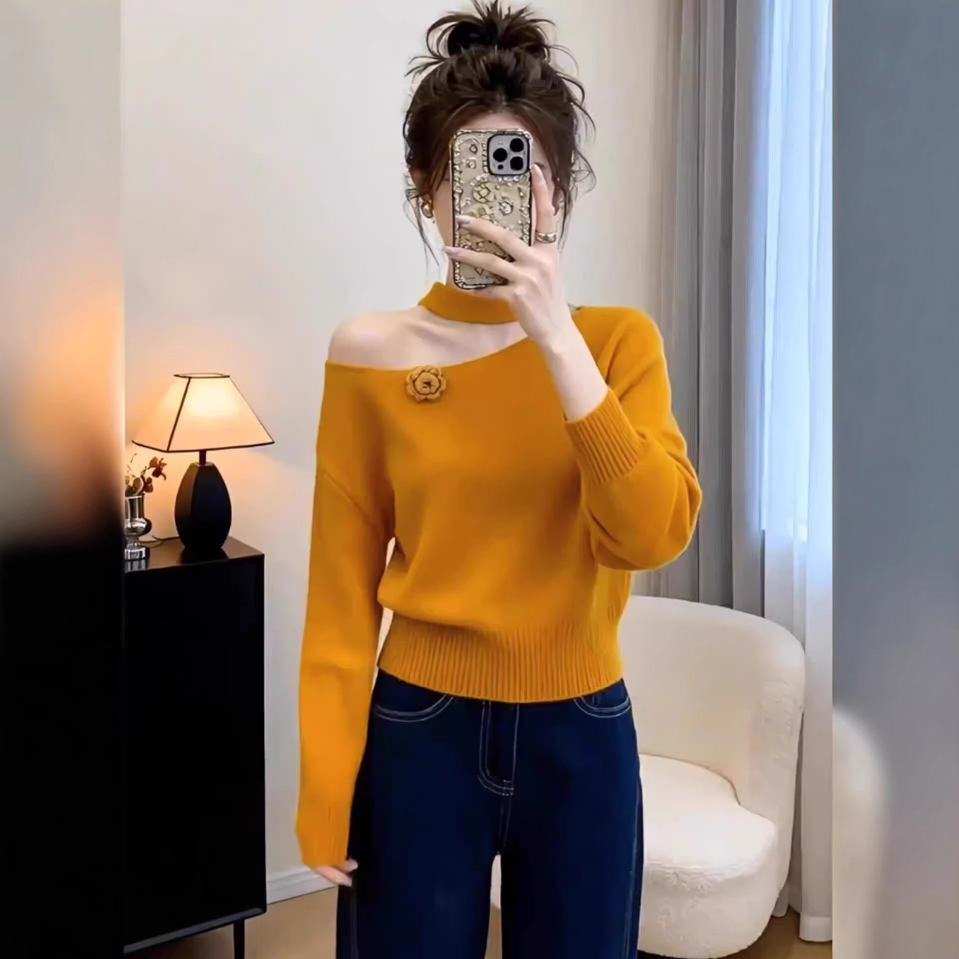Áo len hoa nữ hở vai cổ yếm phong cách ôn nhu — màu cam