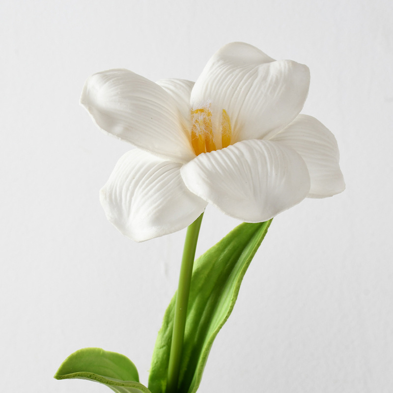 Flores de simulación brown pu tulipán boca abierta sonriente tulipán flaps sensación humectante de boda superior transfronteriza