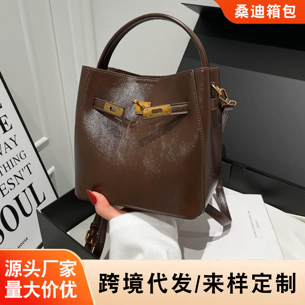 High-End Vintage Handbag Bucket Bag 2026 Pu Suede Patchwork Trendy Crossbody Bag with Belt Buckle Single Shoulder Mother-Daughter Bag