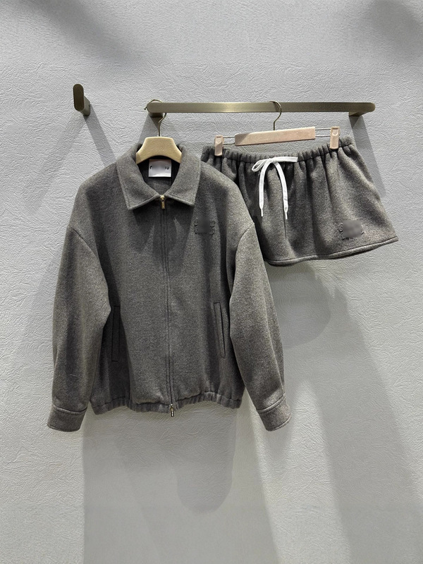 2025年秋冬Miu*新品灰色翻领羊毛呢长袖外套搭配松紧腰短半裙套装|undefined