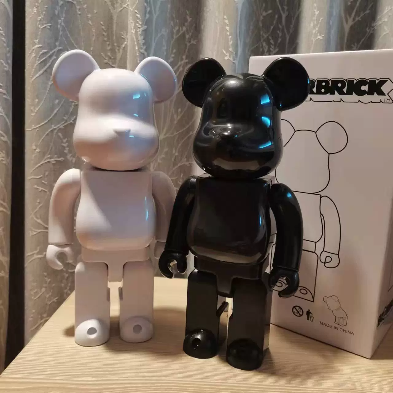 Bearbrick 400%Конструктор детали Угрожающее Белое Медведь Модель DIY материал Симатику Hand -Model модель игрушки качели кукла