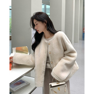 ���׽�ӛ�����ڽ�Ƥ��ͬ���ɫ��Ȼ����ūƤëһ�w�̿�Ƥ��ح�F؛