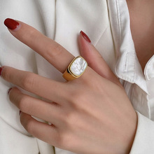 欧美原创白色贝母戒指女冷淡风复古真空电镀戒指不锈钢手饰品批发