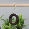 洋服屋の木の輪のケヤキの多機能の実木の紋様の円環のフックの子のジーパンのマフラーのカバンの棚の木の輪|undefined