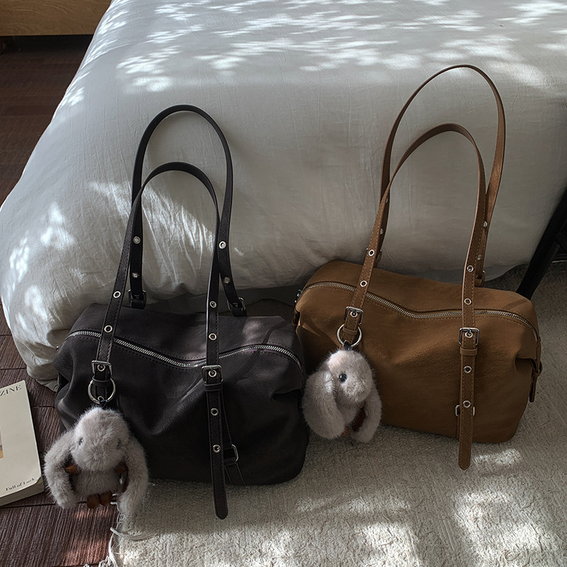 Retro High-End Armpit Bag Bowling Bag 2025 New Simple Women's Shoulder Bag Large Capacity Pillow Bag