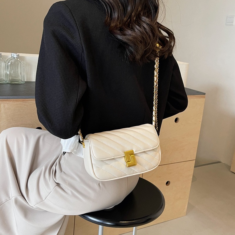 Borsa a tracolla piccola da donna, elegante e versatile, con catena di diamanti, modello 2025, di lusso, di nicchia e di alta gamma._voghion.com