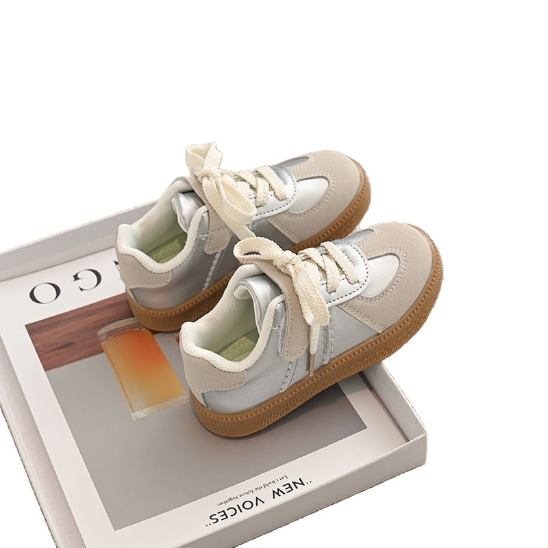 Zapatos de entrenamiento alemanes para niños 2025 verano nuevo estilo niña moda coreana zapatos casuales zapatos deportivos antideslizantes de suela suave para niños