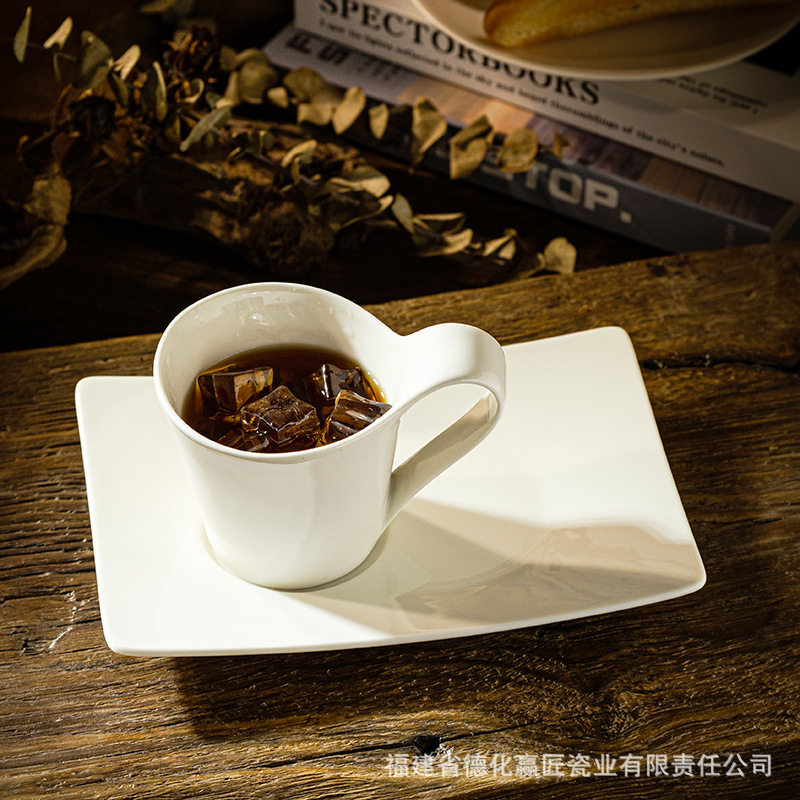 Comercio exterior transfronterizo cubiertos de cerámica de alta calidad estilo europeo simple tazas de café platos set de cerámica italiana taza de concentrado comercial