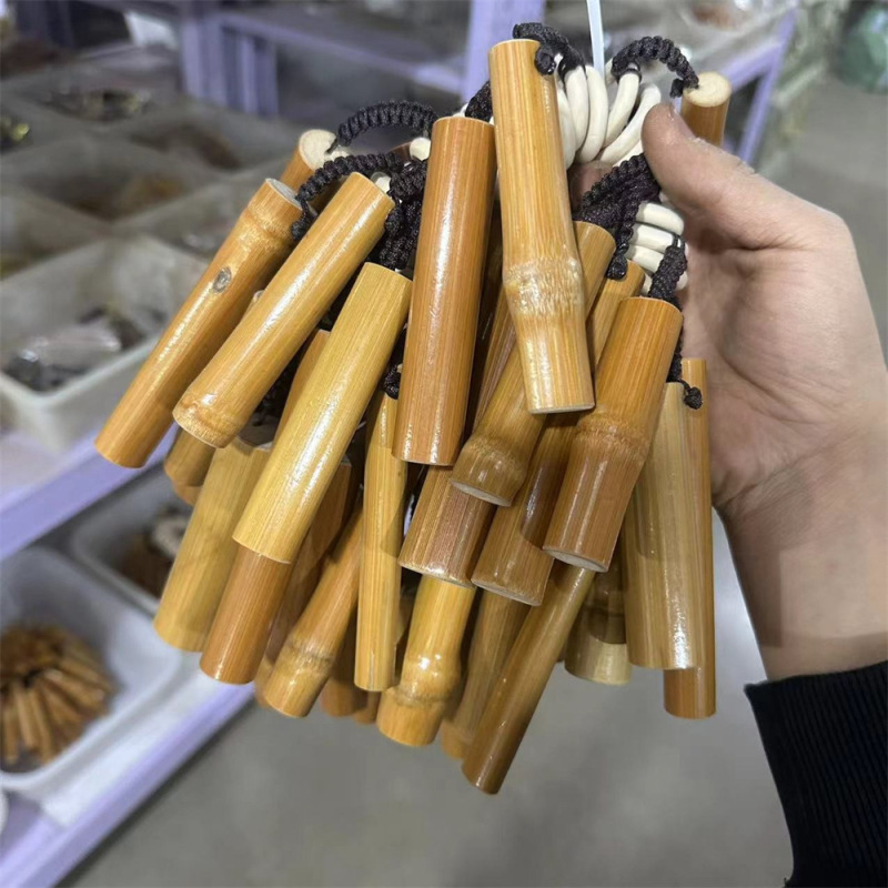 実心竹の取っ手は環文を持って古い玉の竹の彫刻を遊んで精磨して竹の贈り物の竹のペンダントを研磨します。|undefined