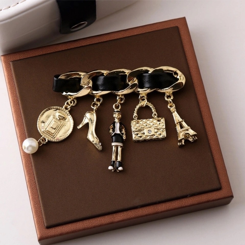 High-End Retro Pearl Brooch for Women, French Style, Accessible Luxury, Medieval Brooch, Fashionable Outwear, Suit Accessories, Outer Wear