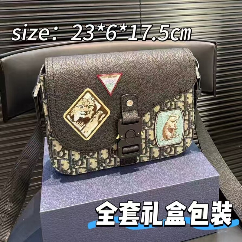 Fashionable embroidered badge patch design, a trendy essential for commuting, vintage crossbody shoulder bag Fashionable embroidered badge patch design, a trendy essential for commuting, vintage crossbody shoulder bag