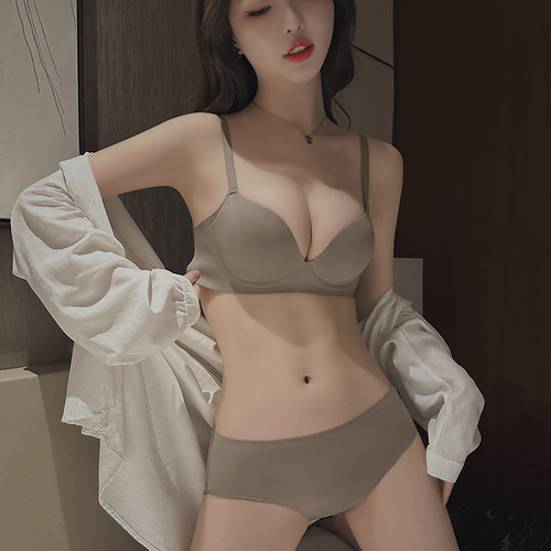Seamless one-piece fixed-cup underwear for women with small breasts, flat chest, and enlarged secondary breasts, anti-sagging bra set