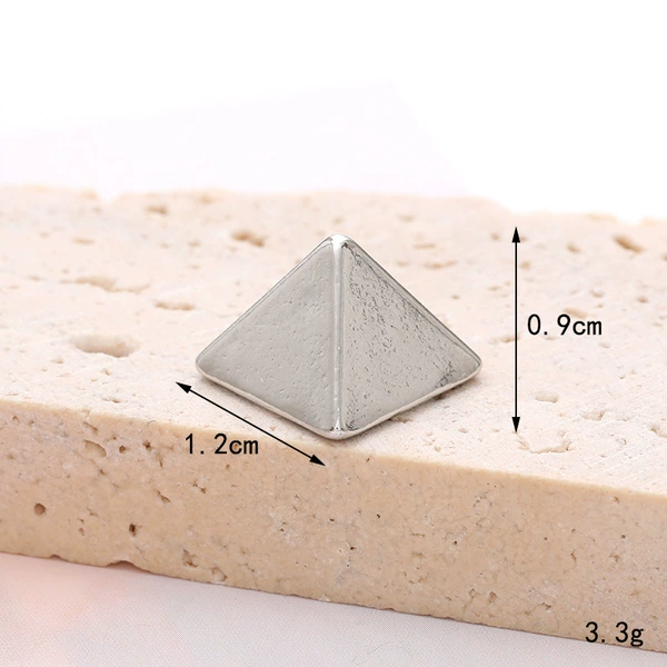 D2662 conical square silver