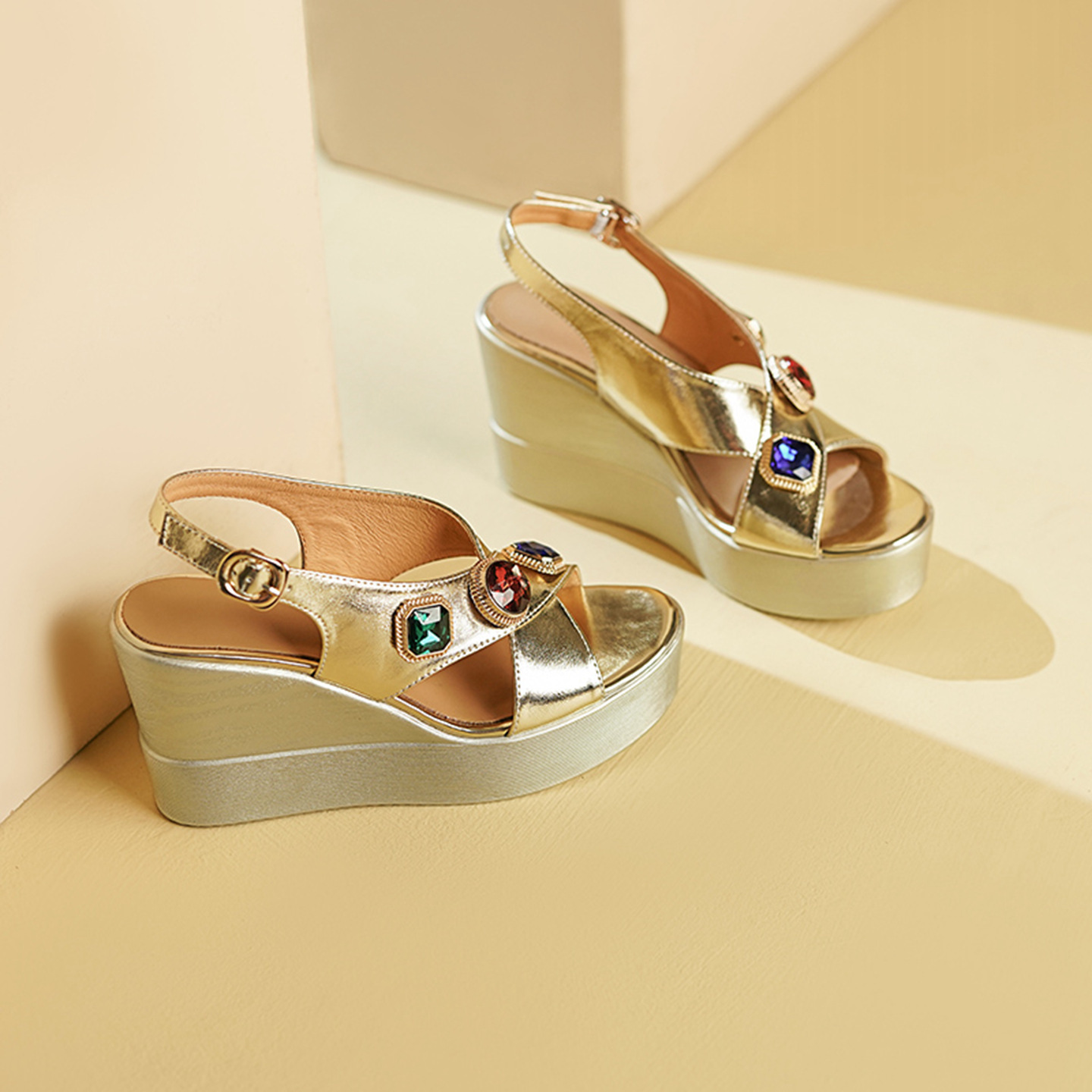 Sandal cao gót nữ hở mũi quai khóa mũi vuông đế dày gót 9.5 cm — màu vàng