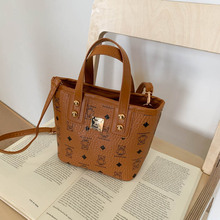 今年流行爆款包包女百搭2025新款时尚斜挎包小众质感手提水桶包潮