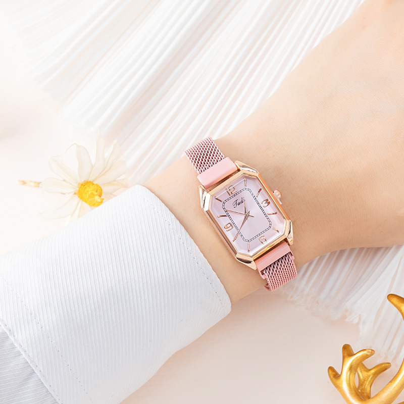 Új, divatos internetes híresség mágneses csattal és divatos finom hálós szíjjal ellátott, négyzet alakú kvarc női karóra_voghion.com