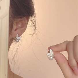 轻奢滴釉蝴蝶珍珠精致锆石耳环秋冬2025新款气质高级感耳饰女
