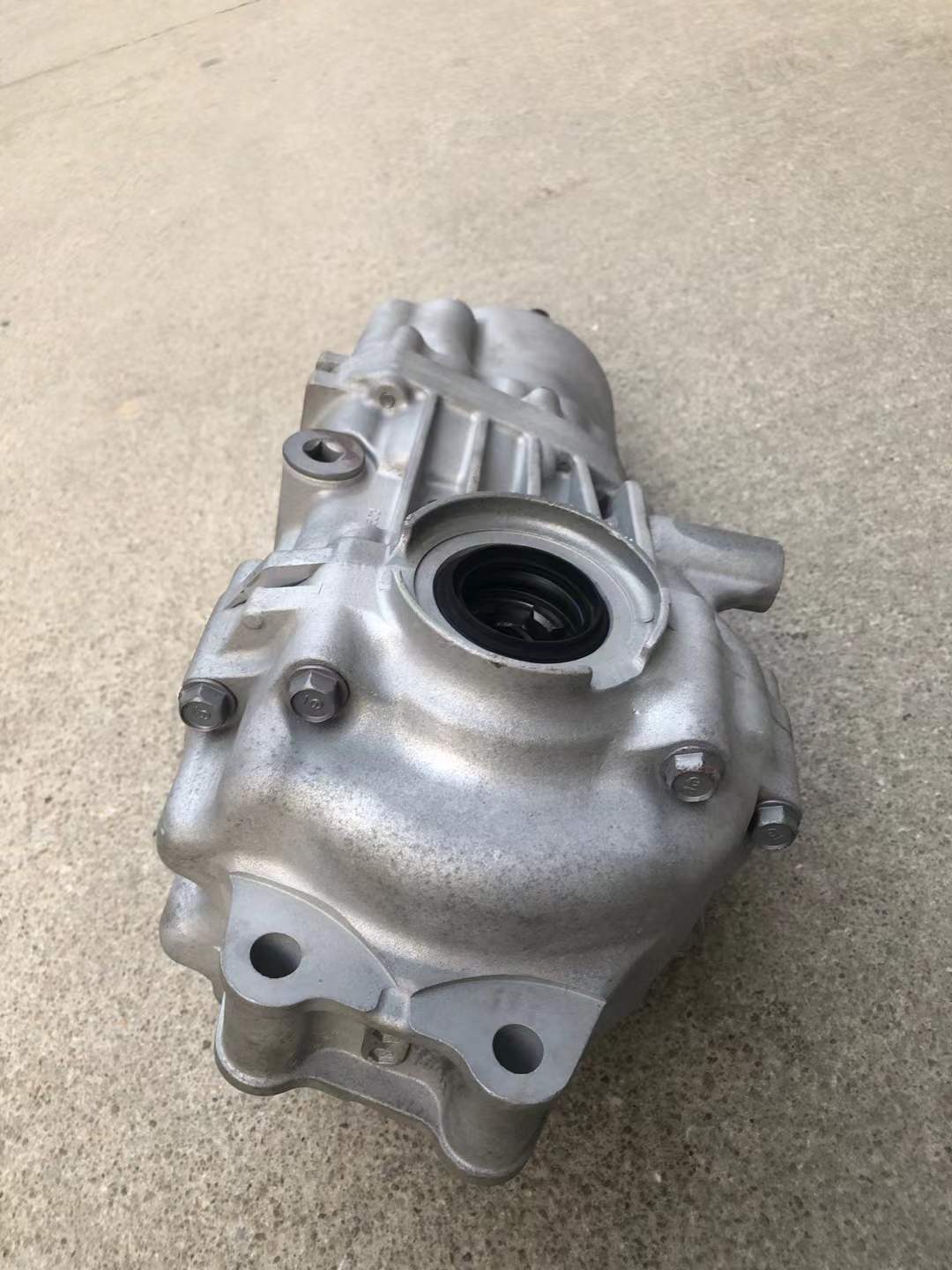 Suitable for Honda CR-V RE4 rear differential assembly, 2.4L, four-wheel drive