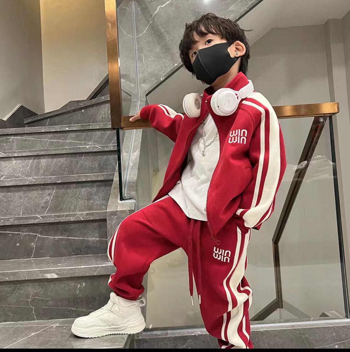 Popular en línea popular 2023 nueva ropa roja para padres e hijos Otoño e Invierno suéter engrosado para una familia de tres deportes toda la decoración del hogar