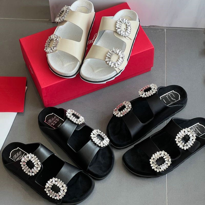 Fashionable beach slippers for leisure platform with rhinestones