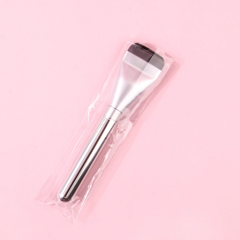 Foundation Brush (wakemake) flat spatula head, silver handle, non-absorbent seamless application