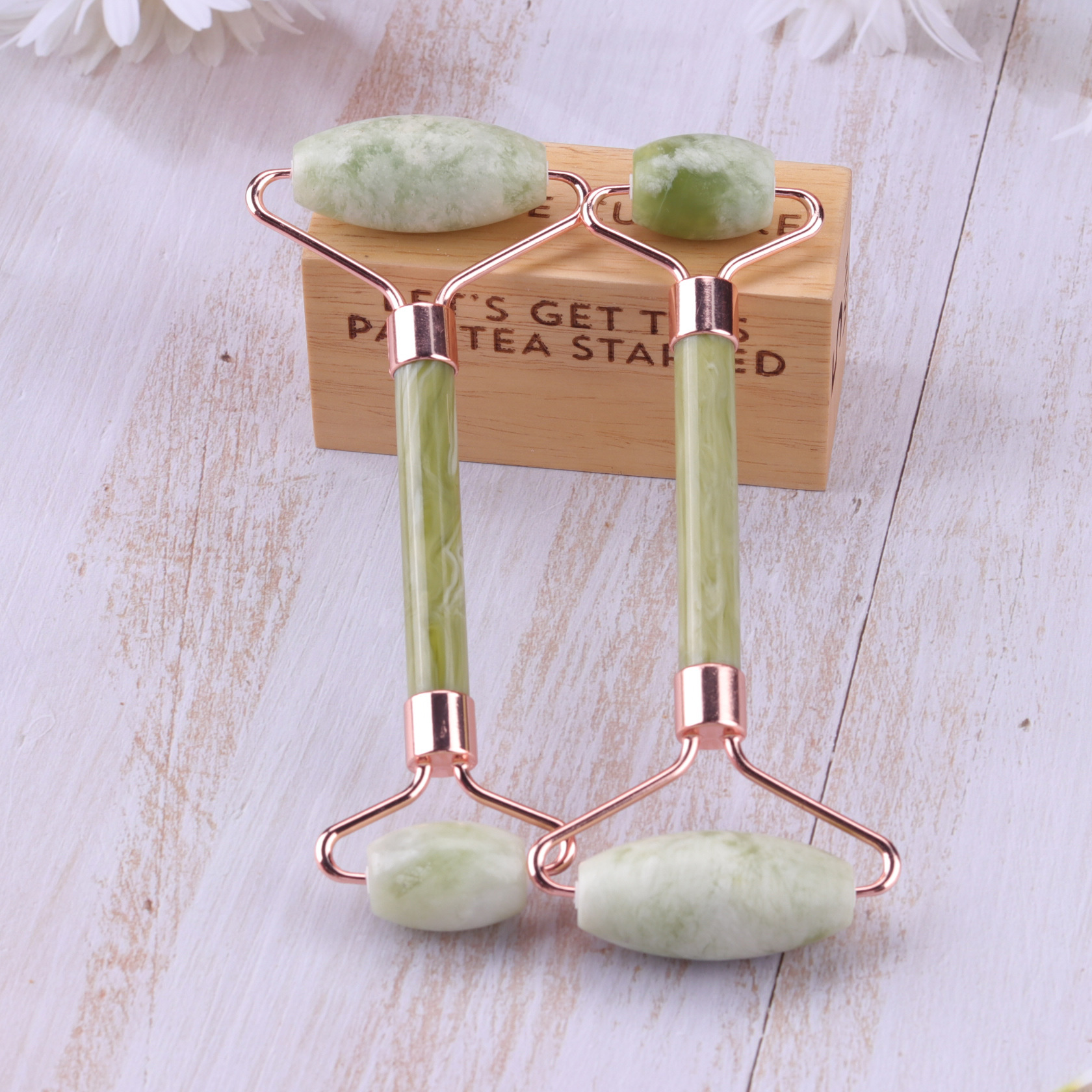 Fuente de la fábrica moneda facial masajeador corporal Jade Rosa cristal masaje facial rodillo masaje belleza palo artefacto