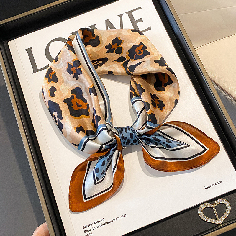 표범무늬 브라운