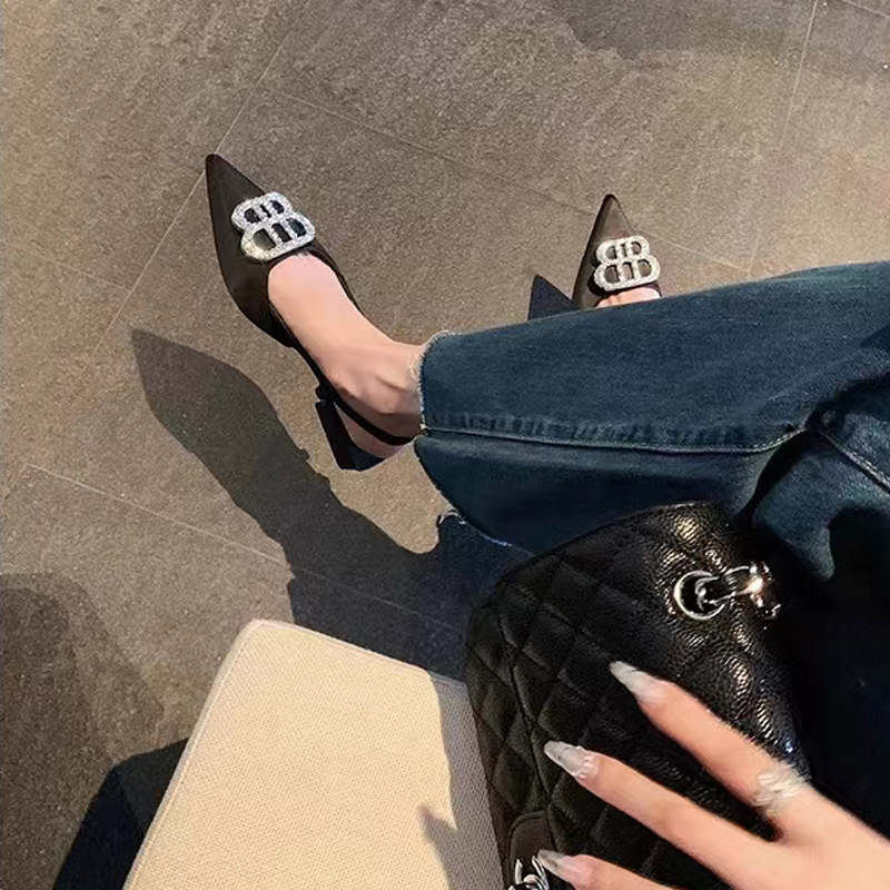 Madre de uva ~ nuevo estilo francés de tacones delgados de diamante pequeñas sandalias de cabeza de punta de alta calidad con zapatos vacíos traseros