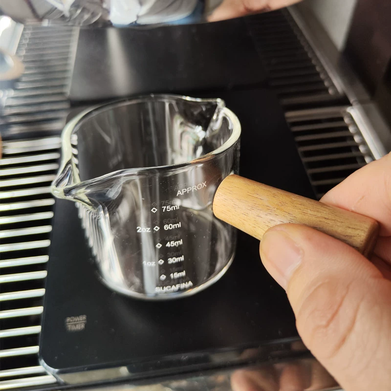 Термостойкая стеклянная мерная чашка для эспрессо, деревянная ручка, кувшин для молока с двумя головками, стеклянная чашка для молока с двумя горлышками, стеклянная кофейная посуда, коммерческая