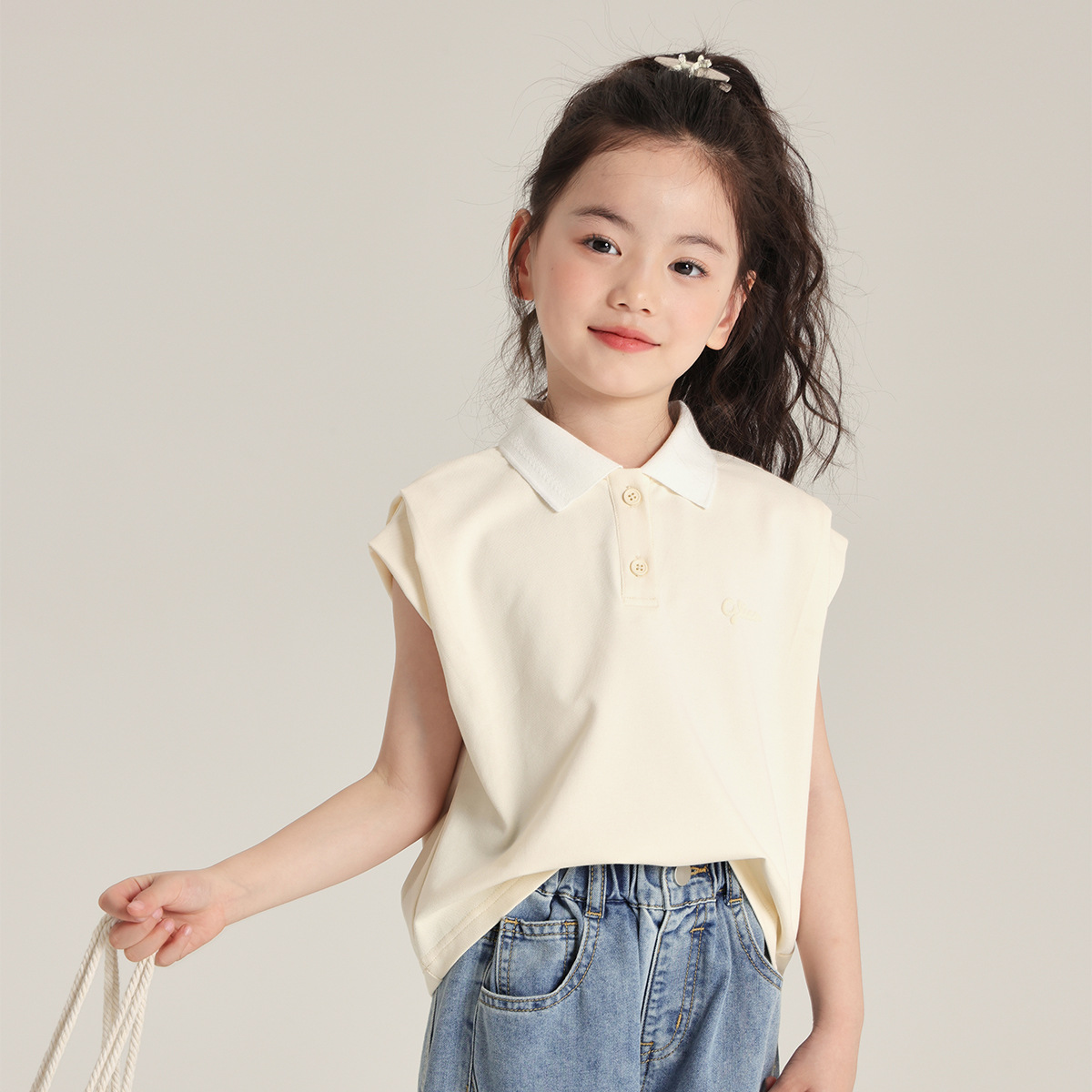 2025年新作 カジュアルでトレンディな女の子用半袖Tシャツ 可愛いポロシャツ 立体発泡プリント 子供用Tシャツ