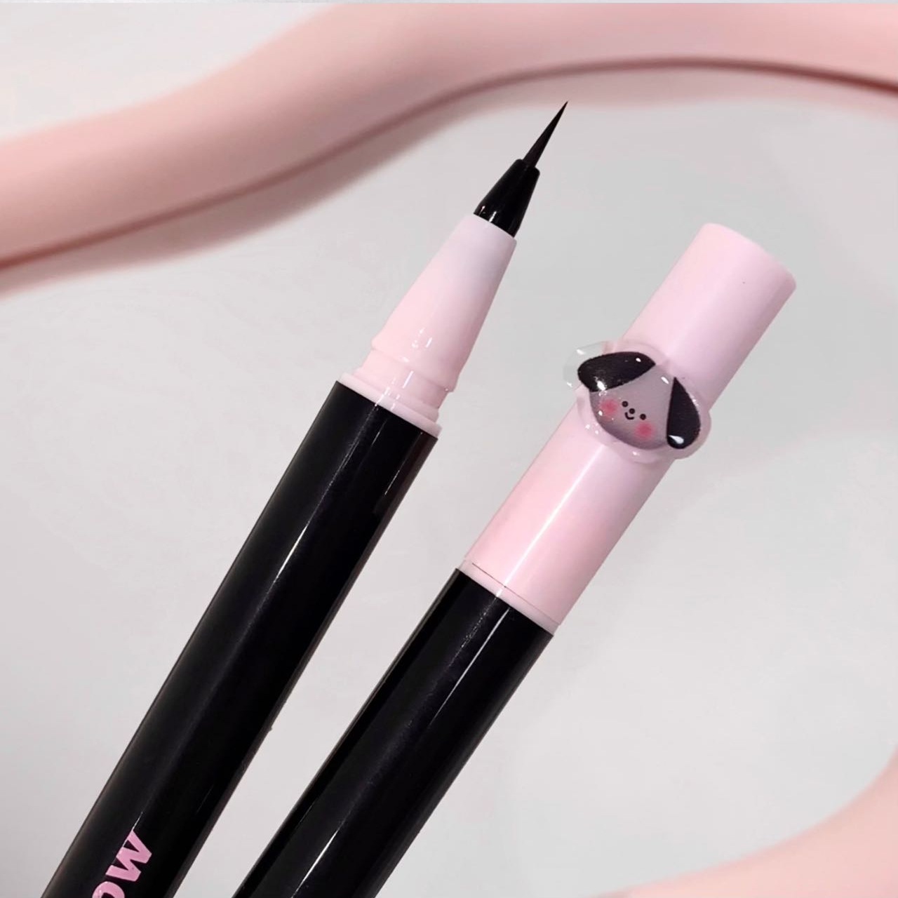 kakashow Smooth Ultra-fine eyeliner Liquid is smooth, waterproof, sweat-proof and does not smudge. It is suitable for beginners to naturally lower their eyelashes undefined