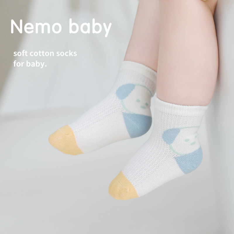 Fábrica mayorista de calcetines personalizados para niños amados mallas de dibujos animados sin hueso medias personalizadas