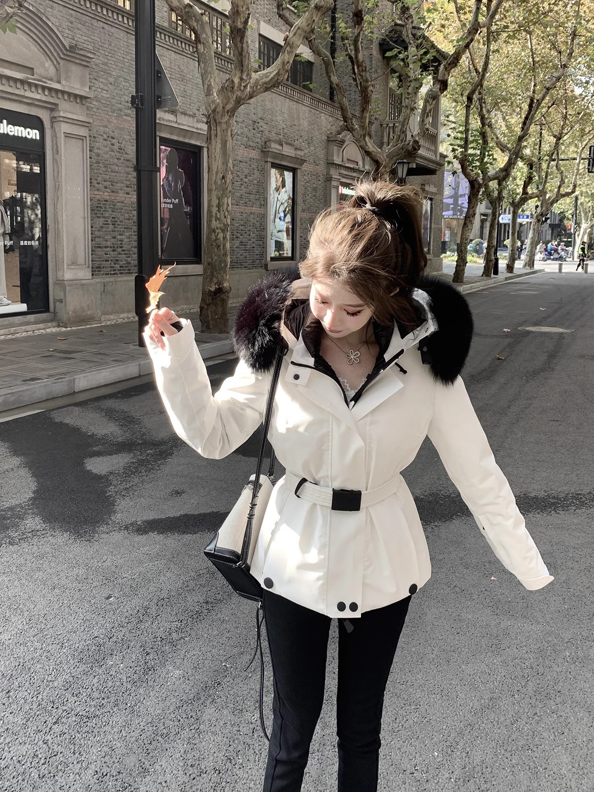 2025年冬新款m蒙家羽绒服女修身收腰鹅绒加厚狐狸毛领滑雪服休闲