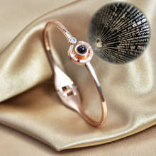 跨境钛钢手镯100种语言我爱你投影手环手链礼物支持定 制照片