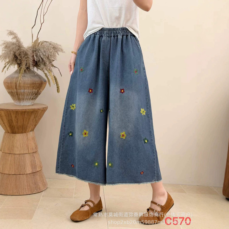 570 Retro Ethnic Style Floral Embroidered Denim Cropped Pants for Women, Loose High-Waisted Embroidered Wide-Leg Pants