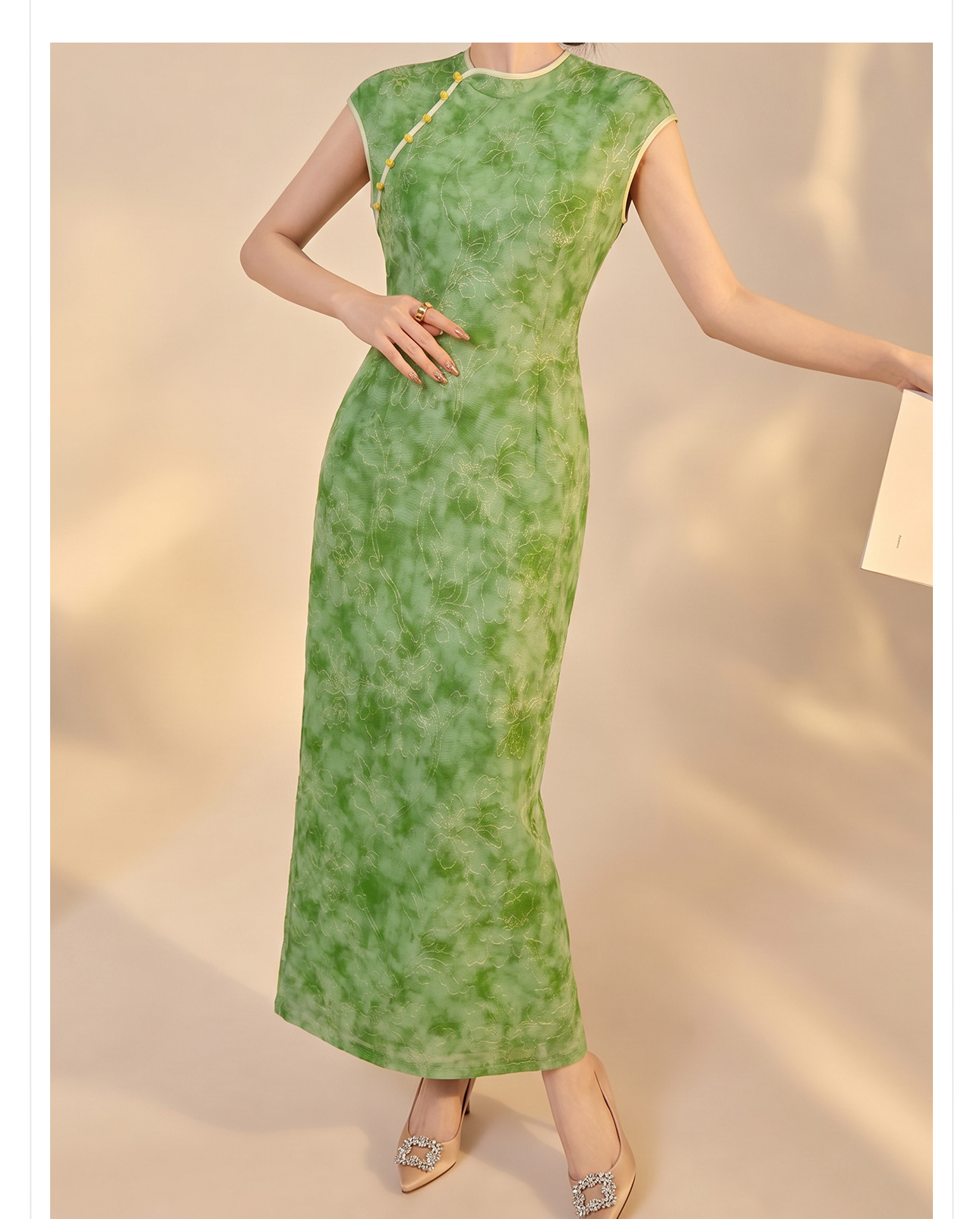 Đầm maxi cổ đứng sườn xám cách tân — Xanh lá cây nhạtcolor chi tiết 6