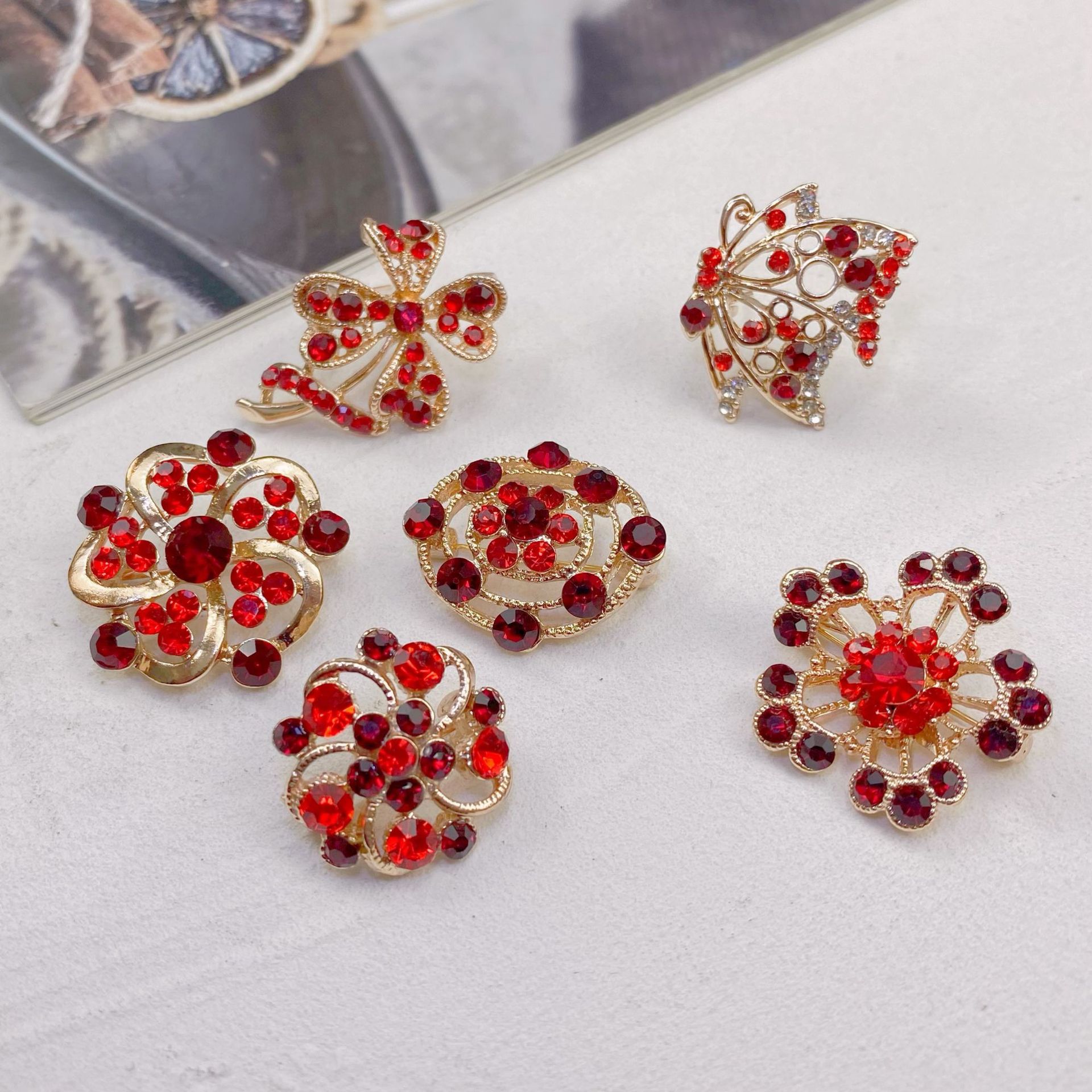 Inlay Design Glam Pin Geometric Alloy Inlay Artificial Pearls Rhinestones Women'S Brooches