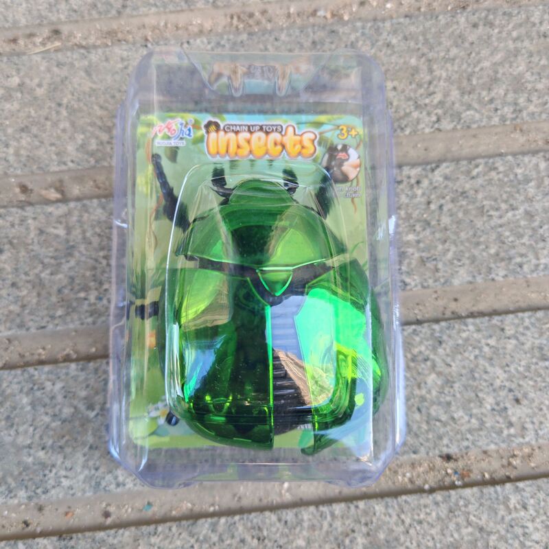 創意的なぜんまいの上のチェーンは格闘技の甲虫のミツバチのテントウムシの金亀のカブトムシの昆虫の模型の益智のおもちゃをシミュレーションします。|undefined