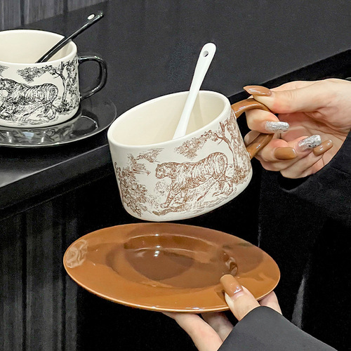 High-end exquisite ceramic latte cup, new afternoon tea cup set with saucer, luxurious and sophisticated design