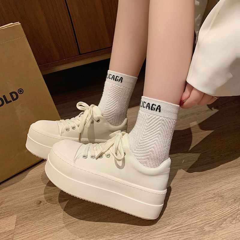 Zapatos de pan de cabeza grande para mujeres zapatos blancos pequeños aumentados en el otoño de 2026 nuevos zapatos de mujer versátiles zapatos de skate casuales image 4