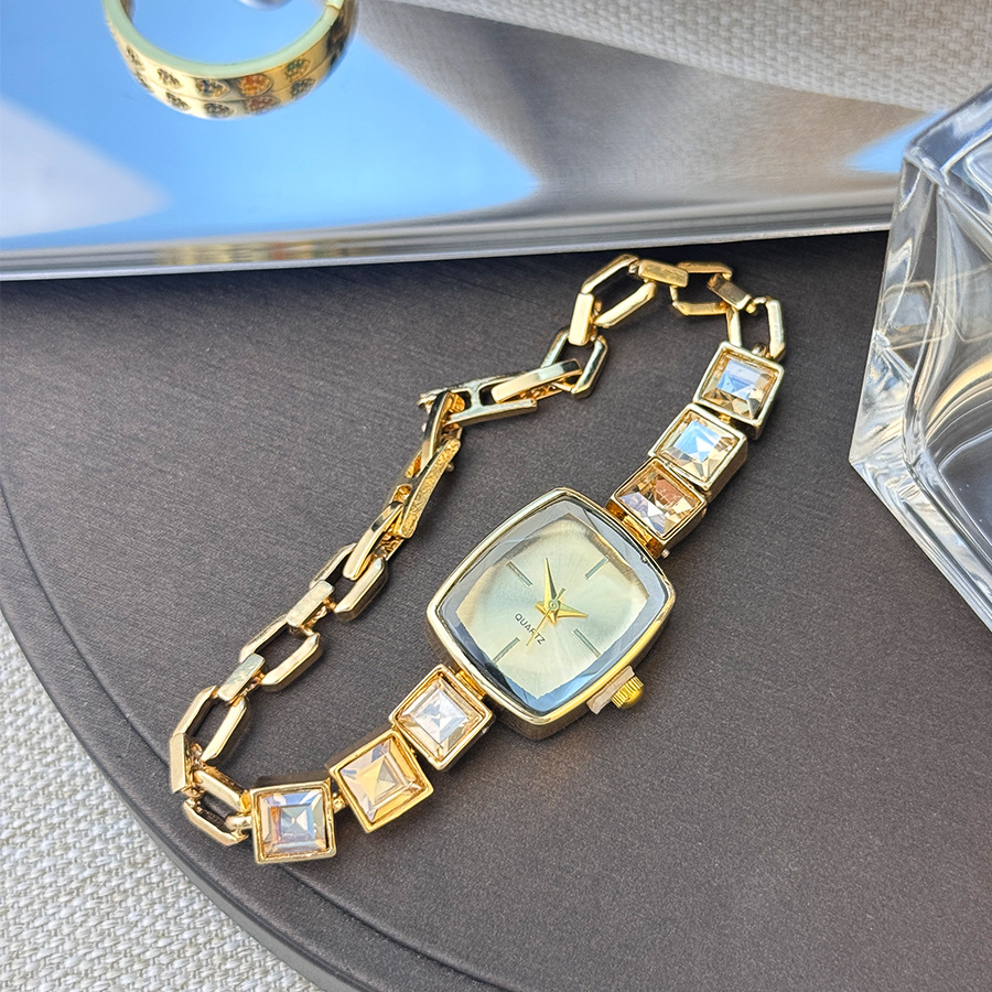 Cross-border explosions zircon high-grade small sugar multiple adjustable buckle bracelet watch ladies ice quartz watch wholesale