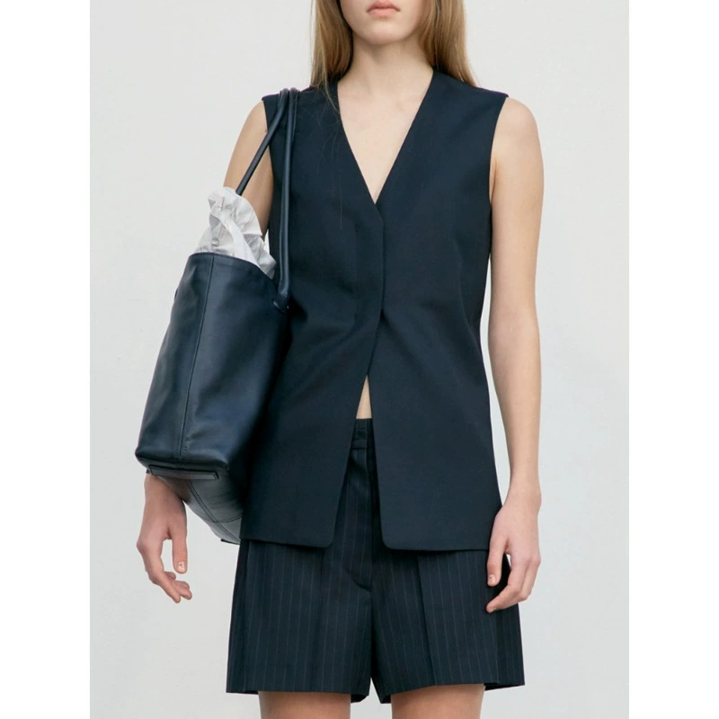 Minimalistic summer black fitted brace sleevless, vest, tank top, high-quality style, Korean style, V-neckline