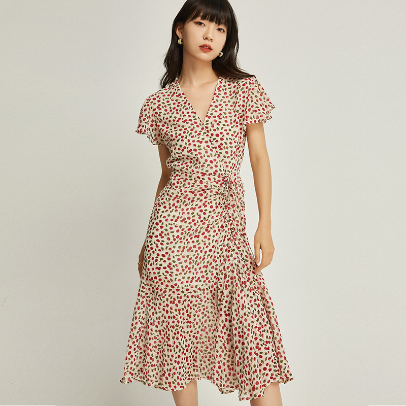 [Shengdu] 25 New Summer Style Fresh and Sweet Smocked Fishtail Floral V Neck Slim Mid-Length Dress