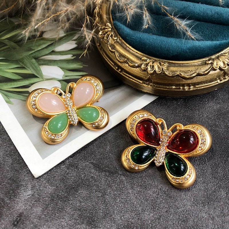Artificial Gemstones Inlay Material Brooches Classification Daily Occasion Retro Butterfly Alloy Inlay Artificial Gemstones Women's Brooches