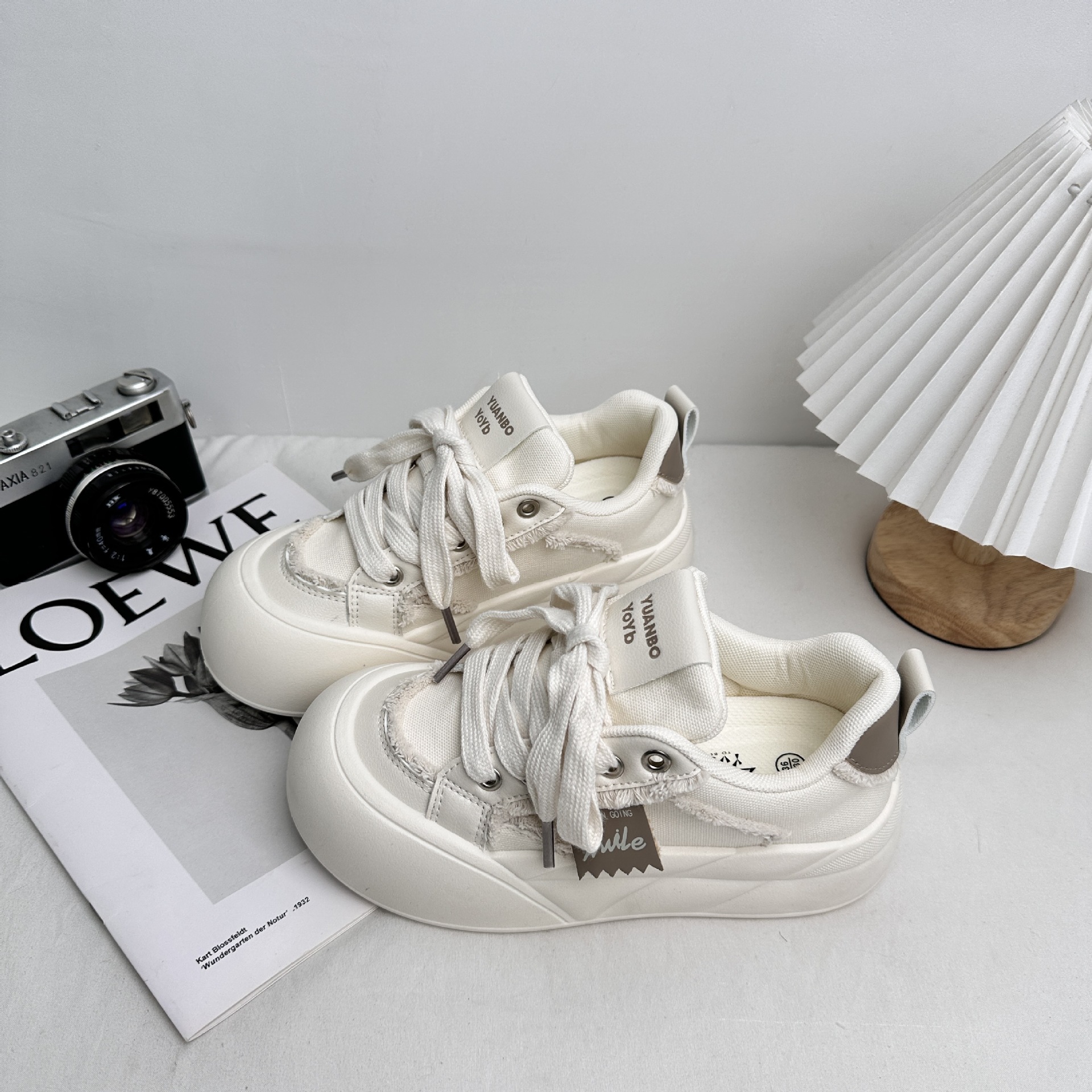 Yuanbo 2025 primavera zapatos de punta grande zapatos de plataforma de corte bajo para mujer deportes y ocio zapatos blancos zapatos de mujer coreanos