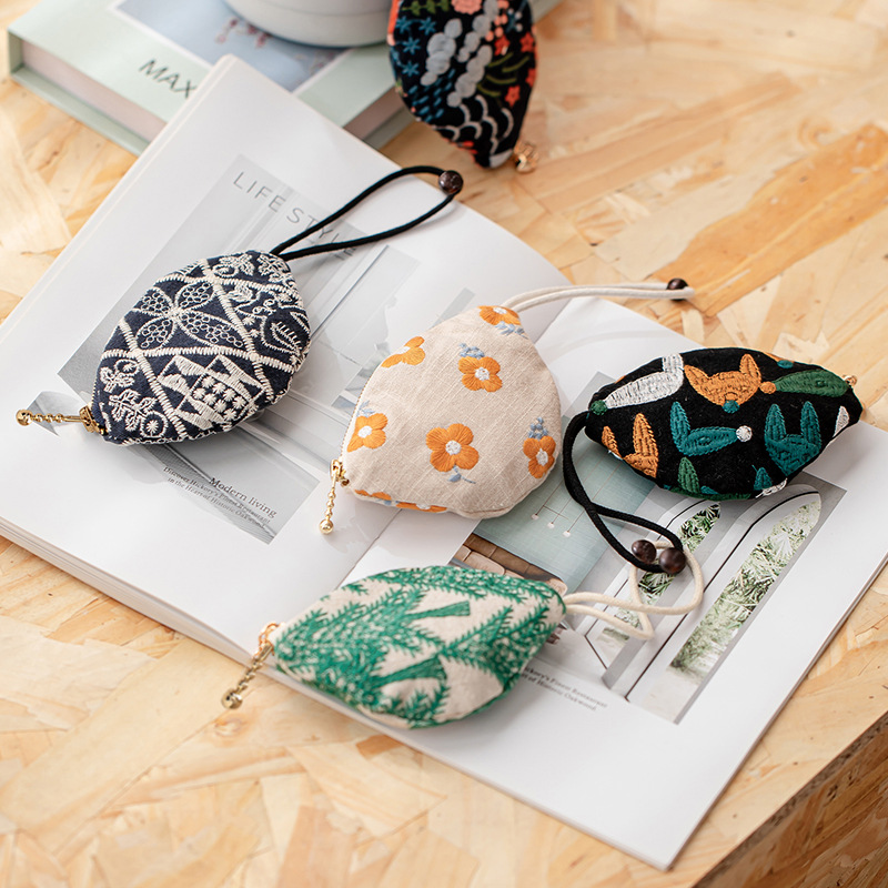 Universal Key Bag for Women, Embroidered Fabric, Multifunctional Remote Control Key Bag, Fashionable Mini Zipper Jewelry Storage Bag