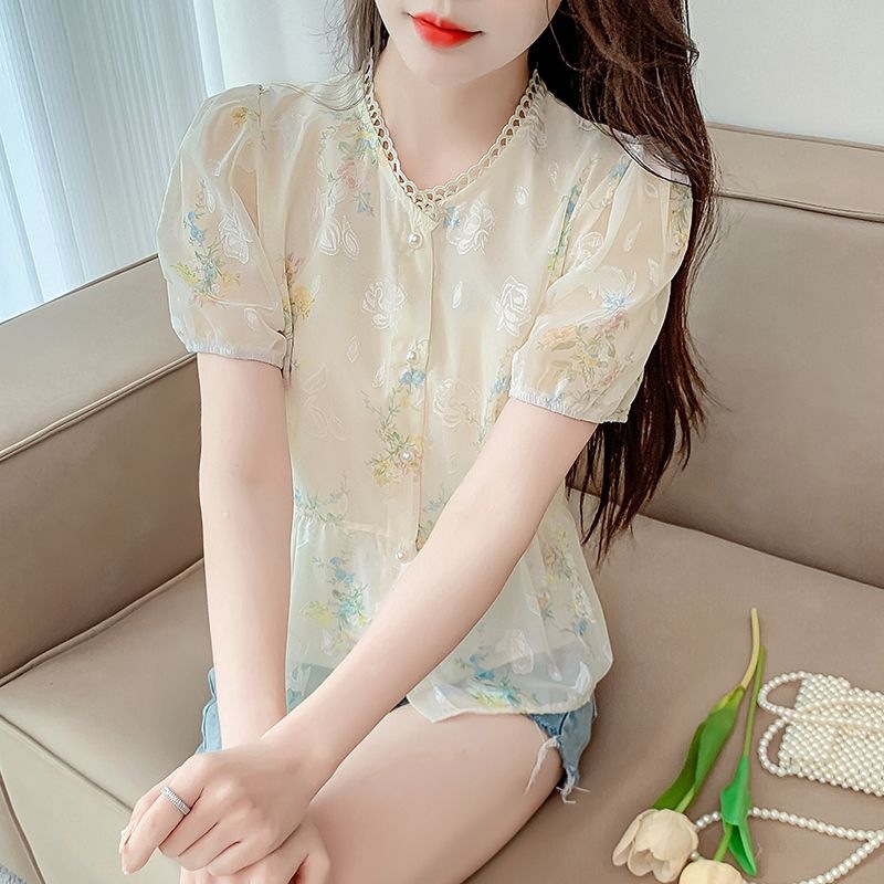 Sweet French-style floral print top, new summer style, fresh chiffon blouse, waist-cinching, flattering, short and chic.