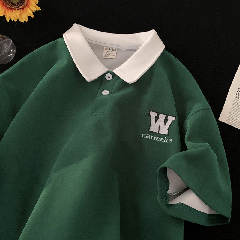 Polo manga corta de los hombres de verano suelto bordado pesado color sólido juventud Camiseta estilo universitario contraste color media manga camiseta