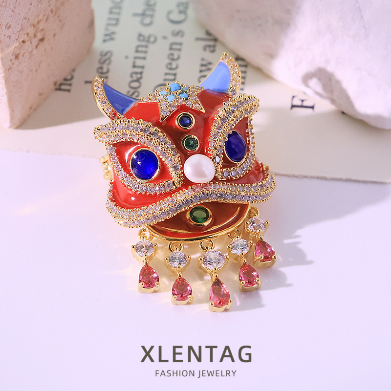 Estilo nacional original perla natural despierta león broche mujer retro diseño sensación suéter broche joyas hechas a mano al por mayor